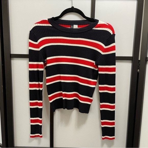 [xs] H&M Nautical Navy Blue, White & Red Striped Long Sleeve Crop Top - Picture 2 of 10